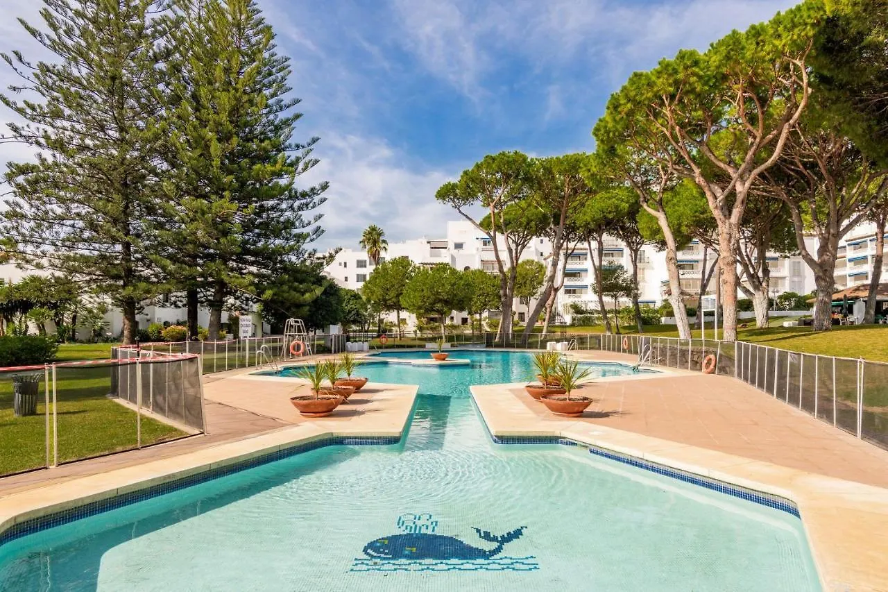Lujoso Apartamento De 2 Dormitorios En Banus Marbella Spain