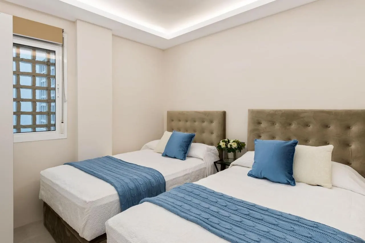 Lujoso Apartamento De 2 Dormitorios En Banus Marbella Spain