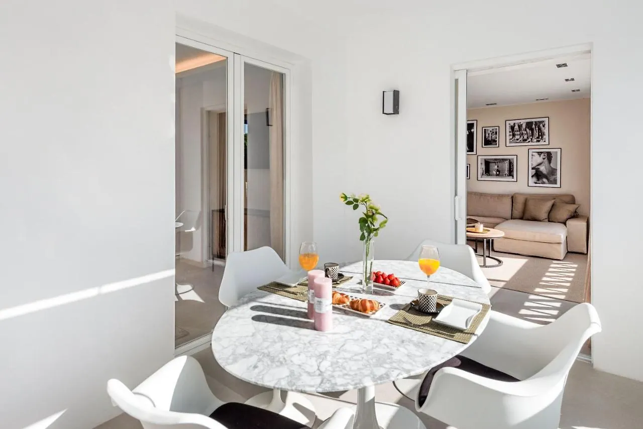 Lujoso Apartamento De 2 Dormitorios En Banus Marbella Spain